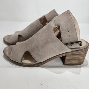 Stylish Women's Tan Suede Sandals